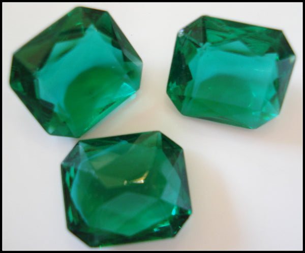 14x12mm (4626/2) TTC Emerald Unfoiled Cushion Octagon