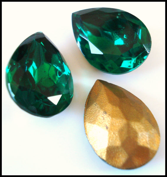 18x13mm (4320/2) TTC Emerald Pendaloque Pear