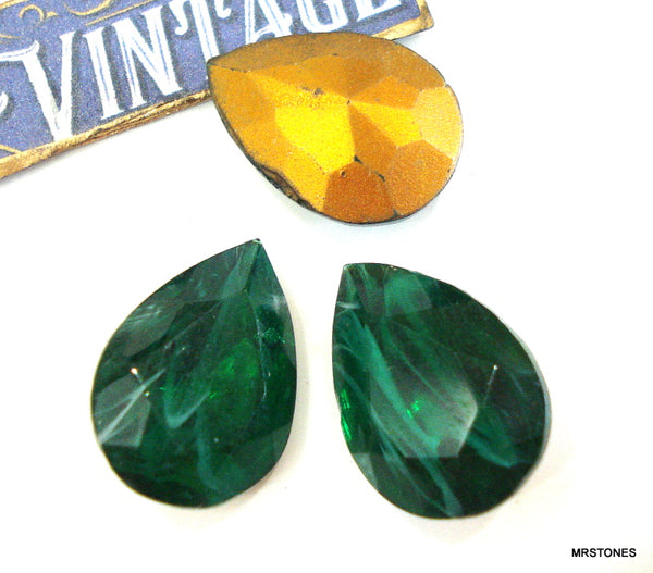 18x13mm (4320/2) Flawed Emerald Pear Pendaloque Shape