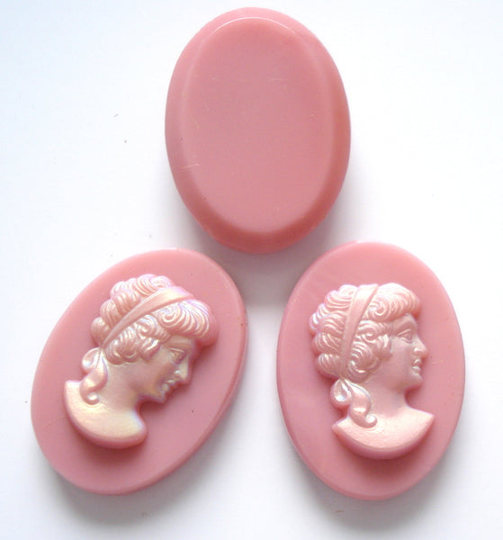25x18mm Glass Pink Cameo Oval Right Facing OUT OF STOCK