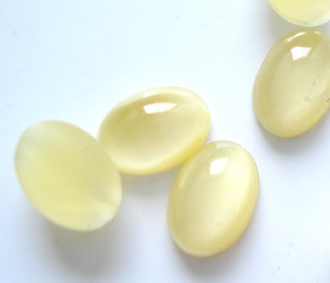 10x7mm (2195) Yellow Moonstone Oval Cabochon