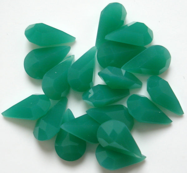 8x4.8mm (4300) Chrysoprase Pear Shape