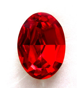 18x13mm (4100) Light Siam Red Oval Shape